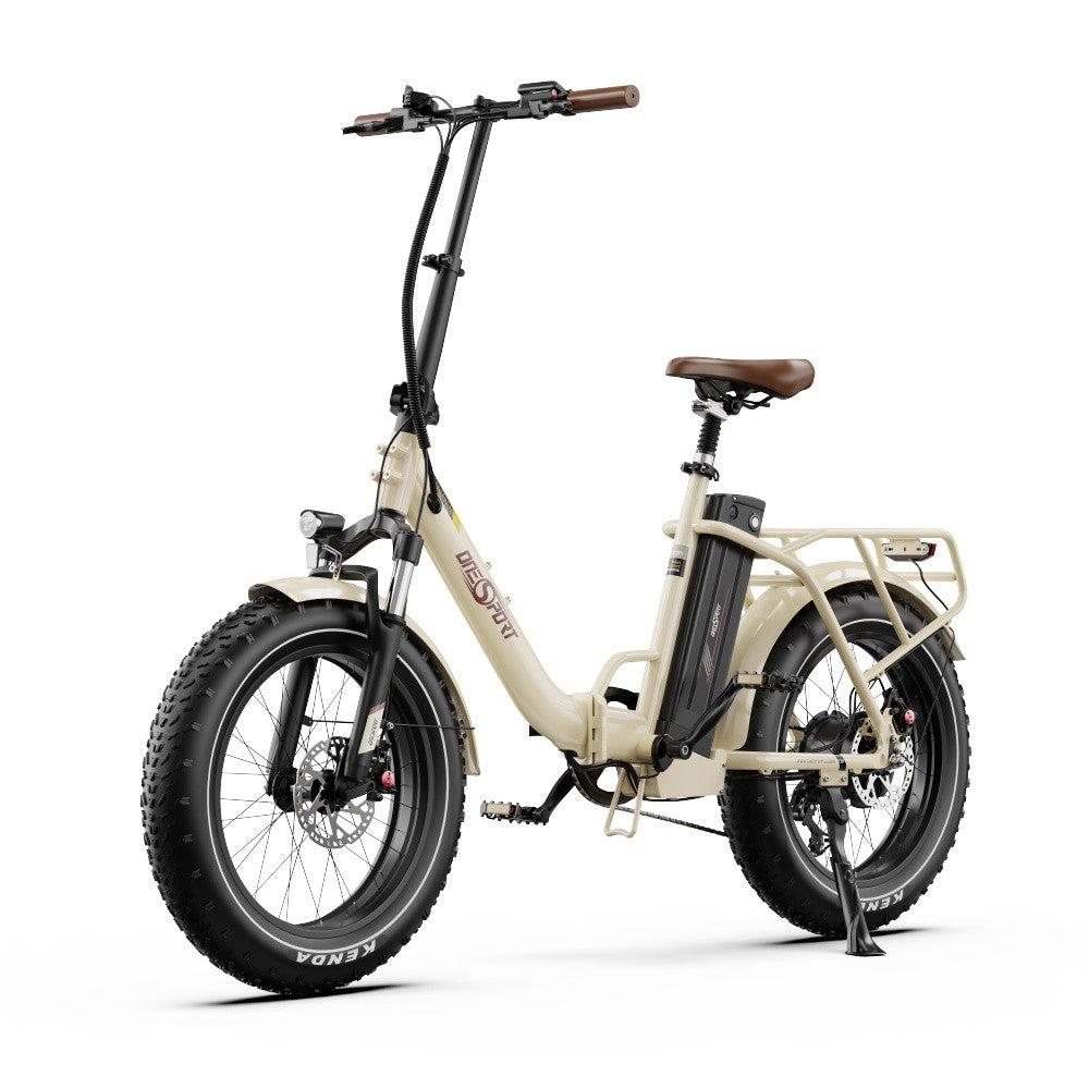 Beige elektrische fiets met bruin zadel op een witte achtergrond