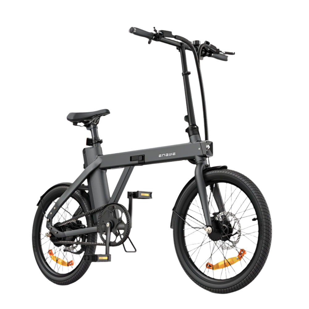 Zwarte elektrische fiets op een lichtgrijze achtergrond