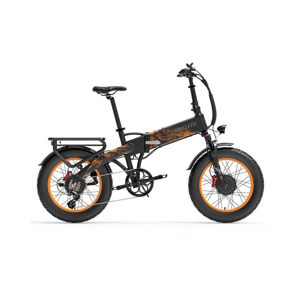 Zwarte elektrische fiets met oranje velgen op een witte achtergrond
