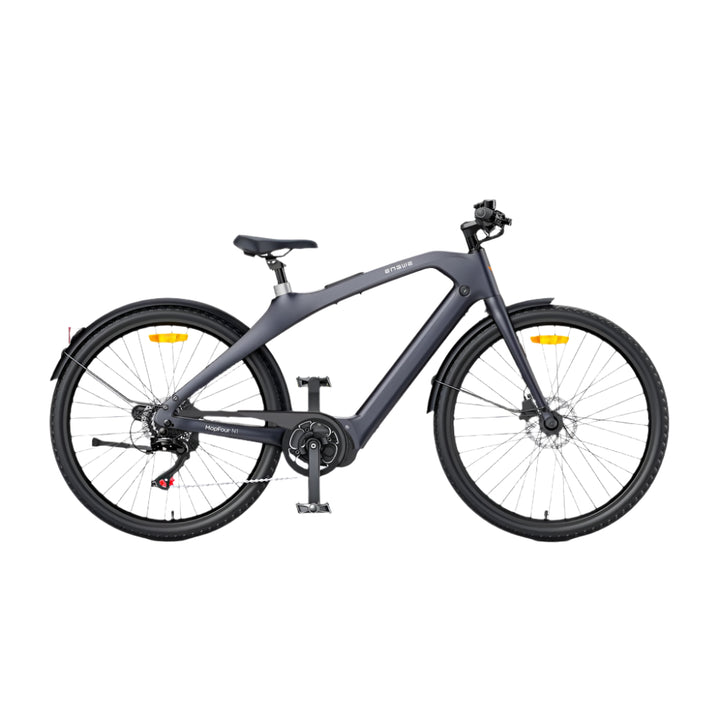 Grijze elektrische fiets op witte achtergrond
