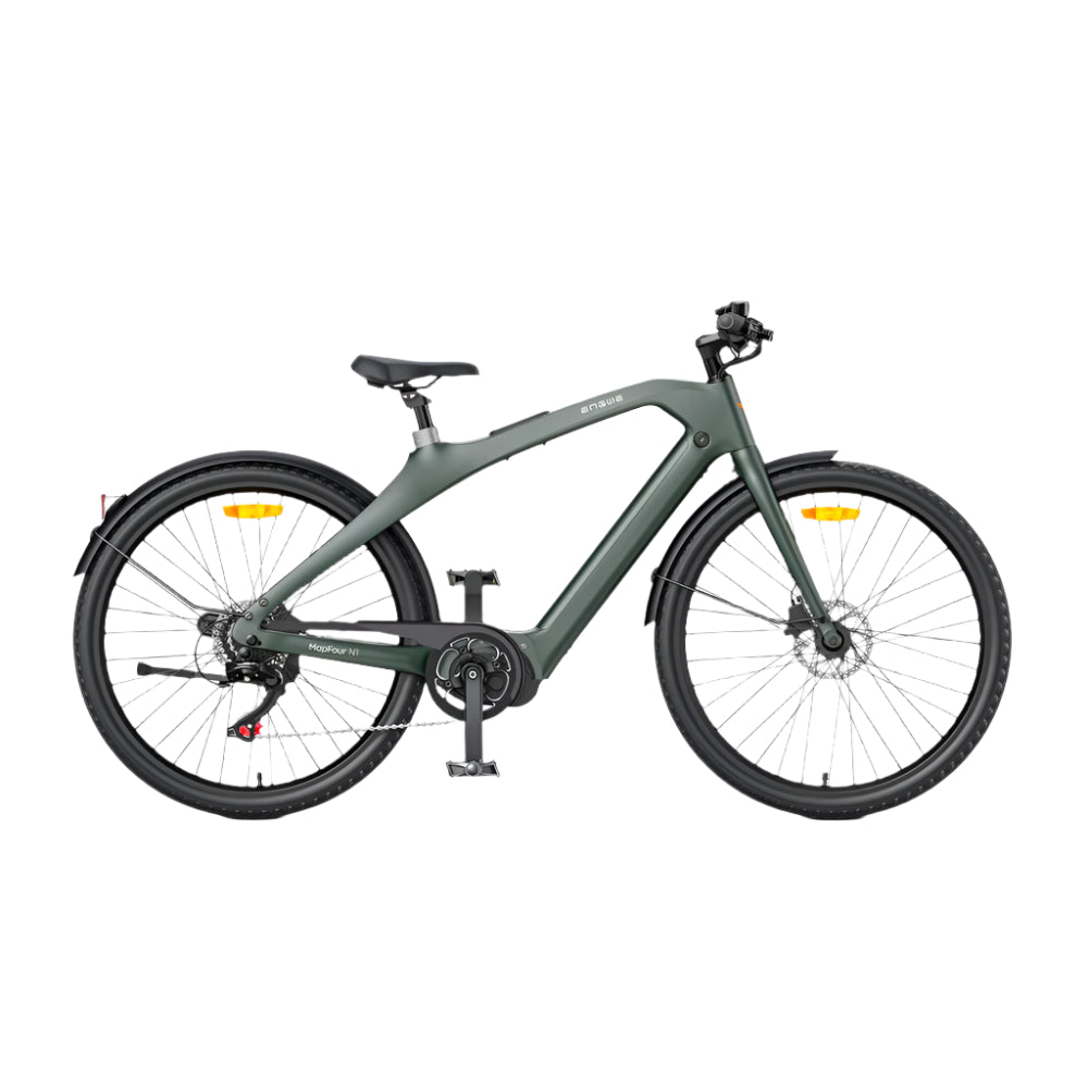 Groene elektrische fiets op witte achtergrond