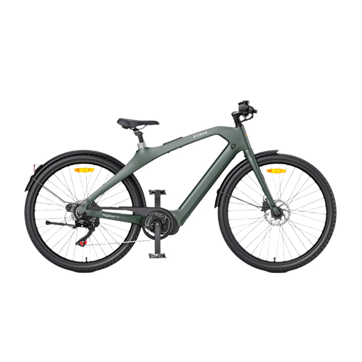 Groene elektrische fiets op witte achtergrond