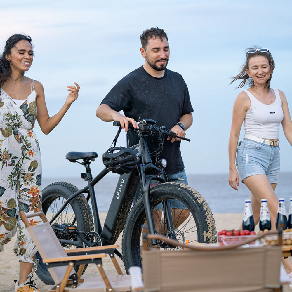 dyu king 750 ebike on the beach