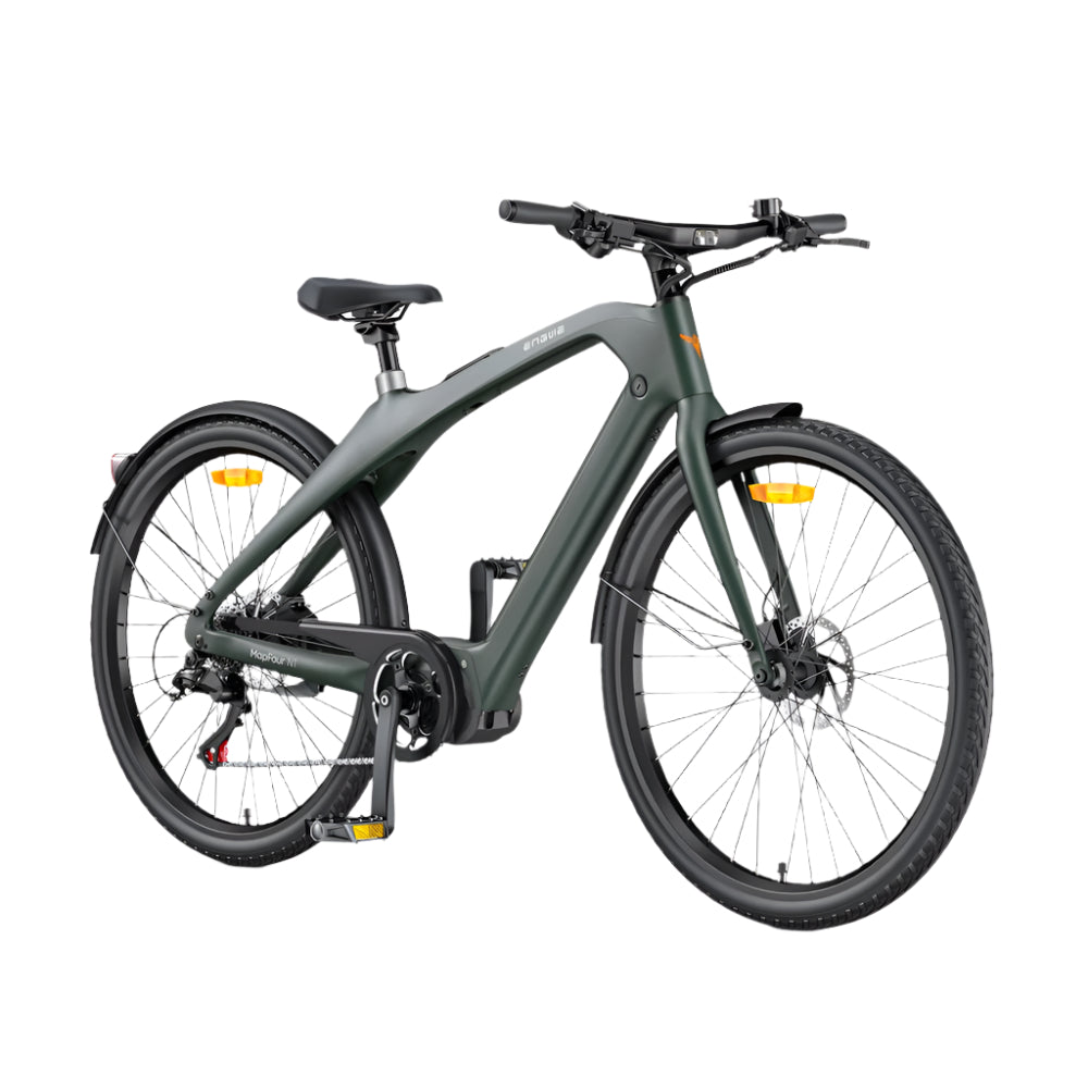 Groene elektrische fiets op witte achtergrond