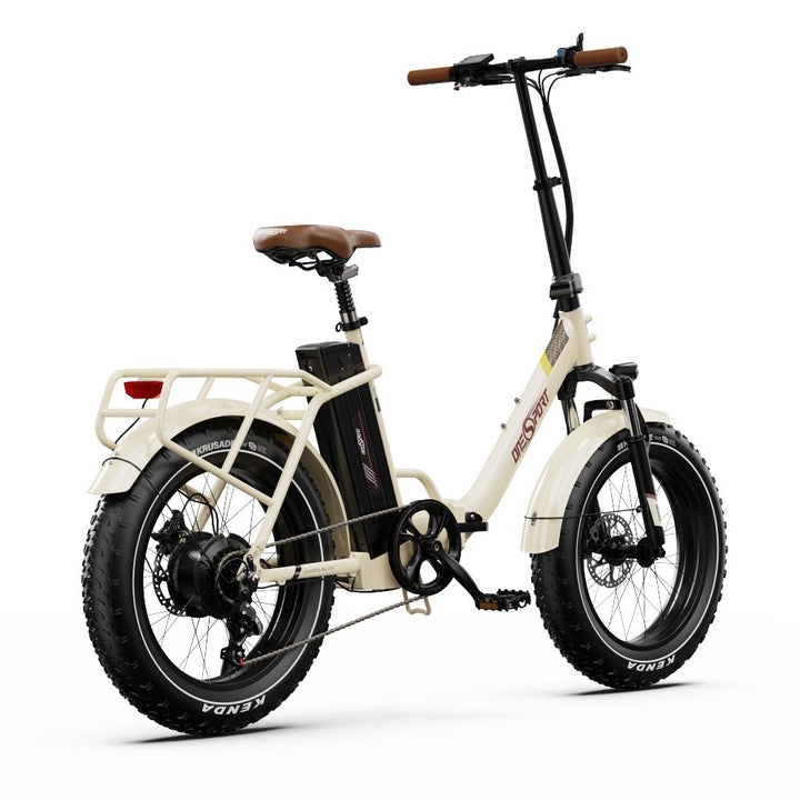 Witte elektrische fiets met zwarte onderdelen op een witte achtergrond