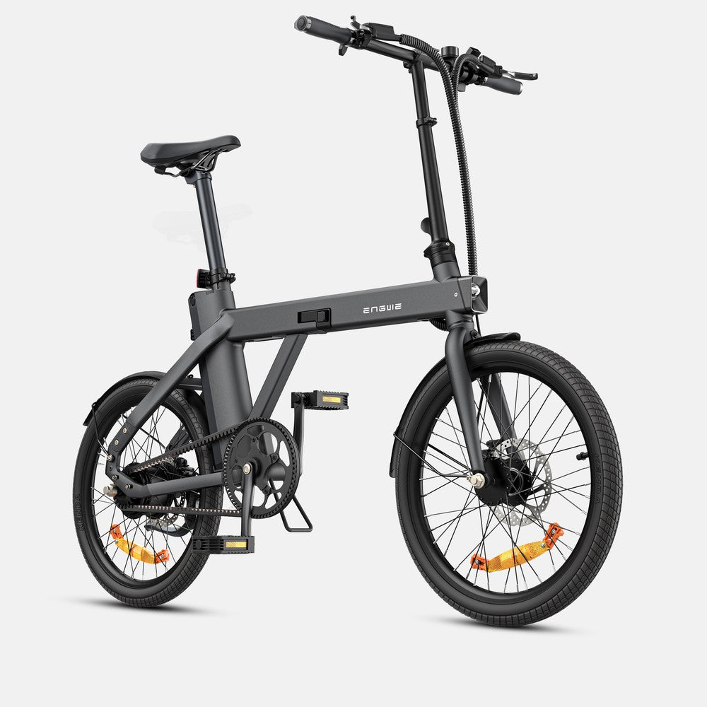 Zwarte elektrische fiets op witte achtergrond