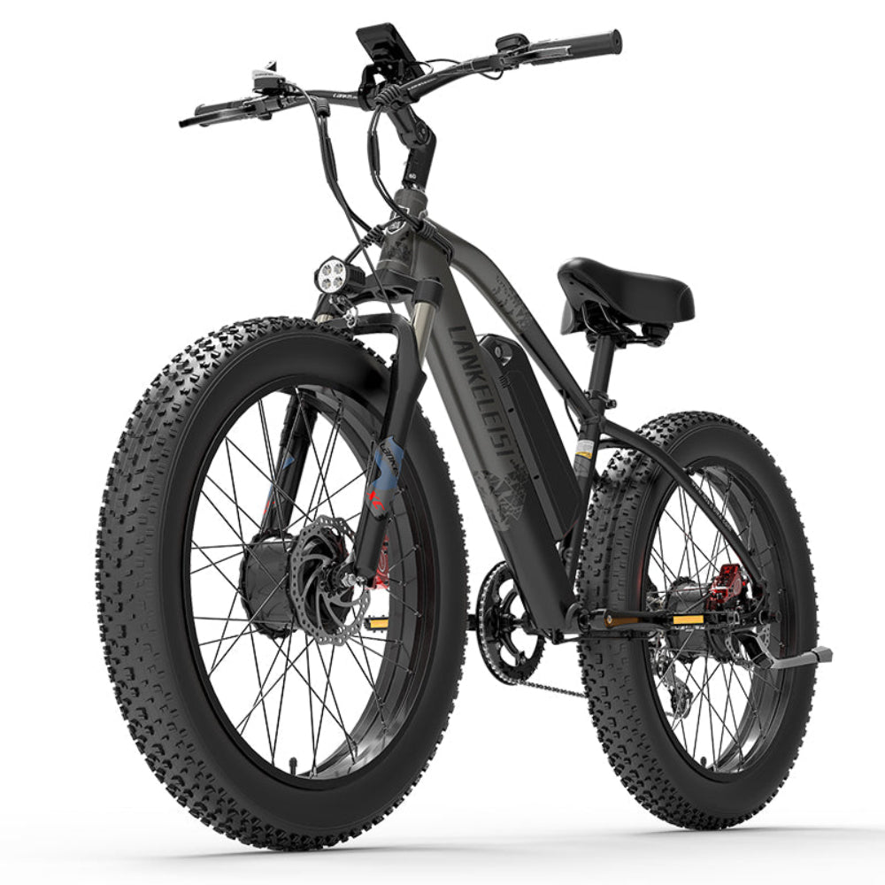 Zwarte elektrische fiets op witte achtergrond