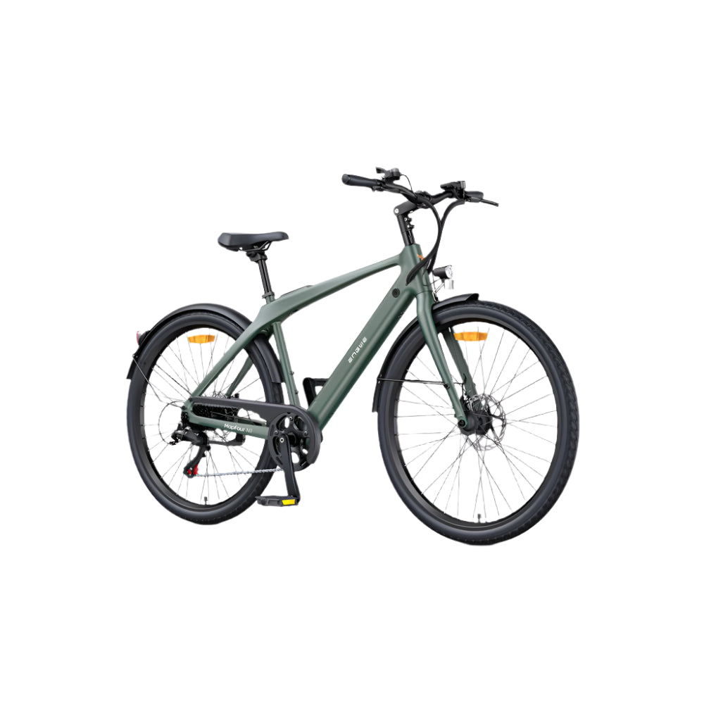 Groene elektrische fiets op witte achtergrond