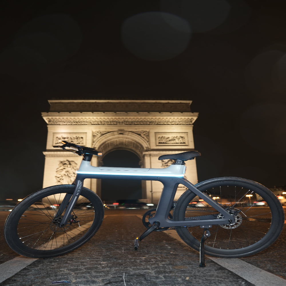 Bicycle in front of the Arc de Triomphe at night