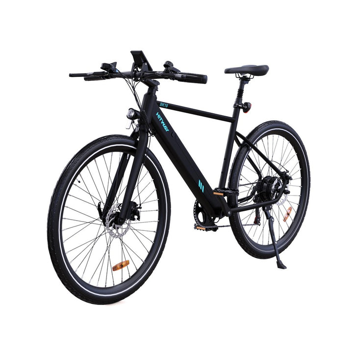 Zwarte elektrische fiets op witte achtergrond